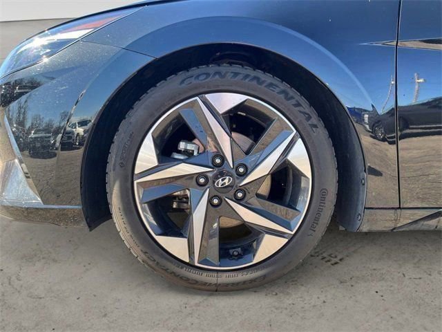 Used 2021 Hyundai Elantra Limited image 29