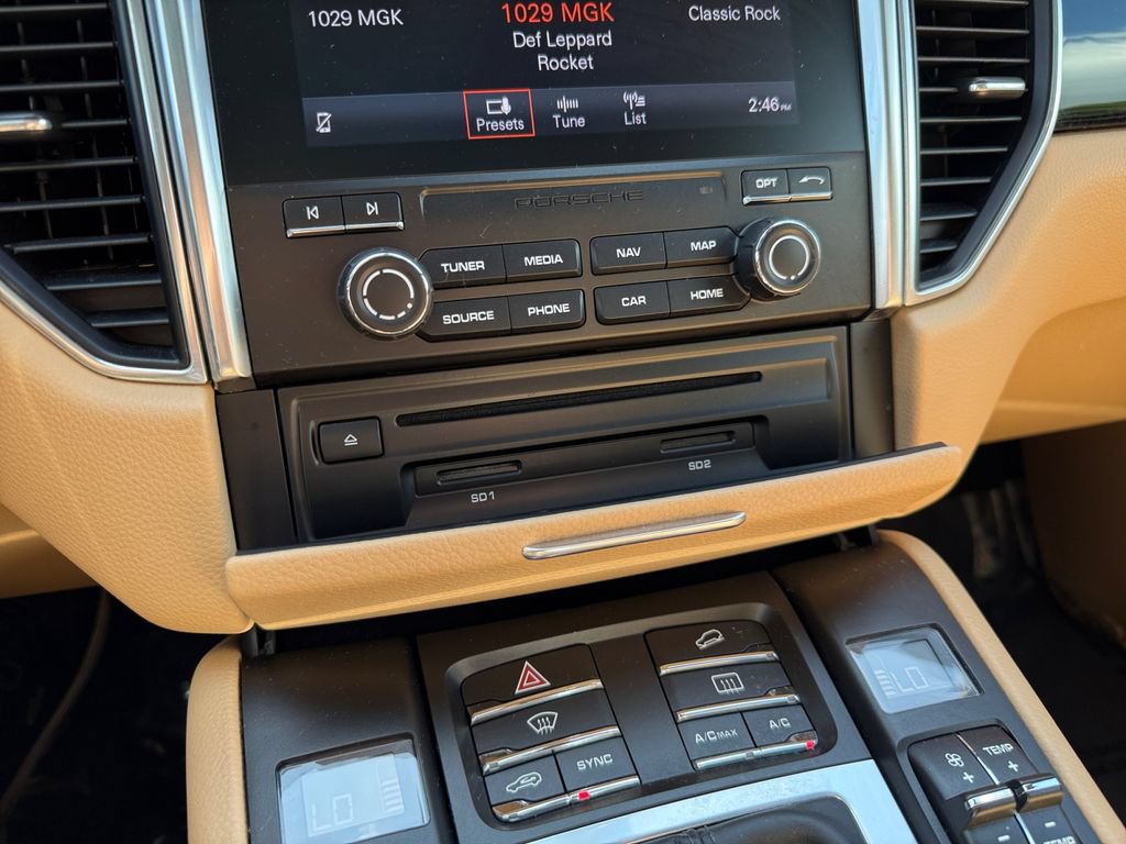 Used 2018 Porsche Macan AWD/4WD image 27