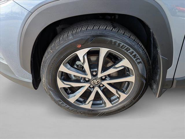 Used 2025 Toyota Corolla Cross XLE w/ Convenience Package image 23