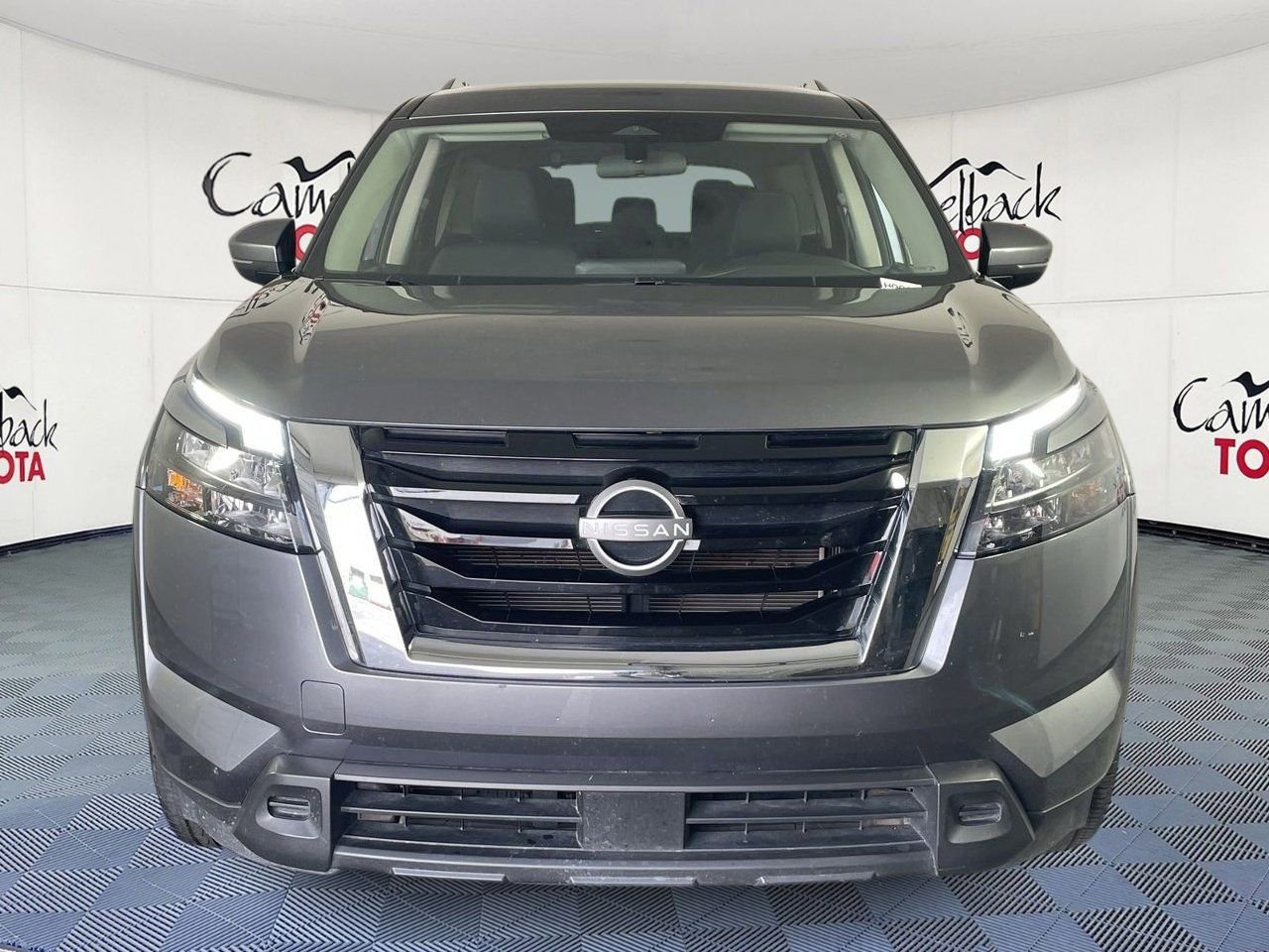 Used 2025 Nissan Pathfinder SV image 3