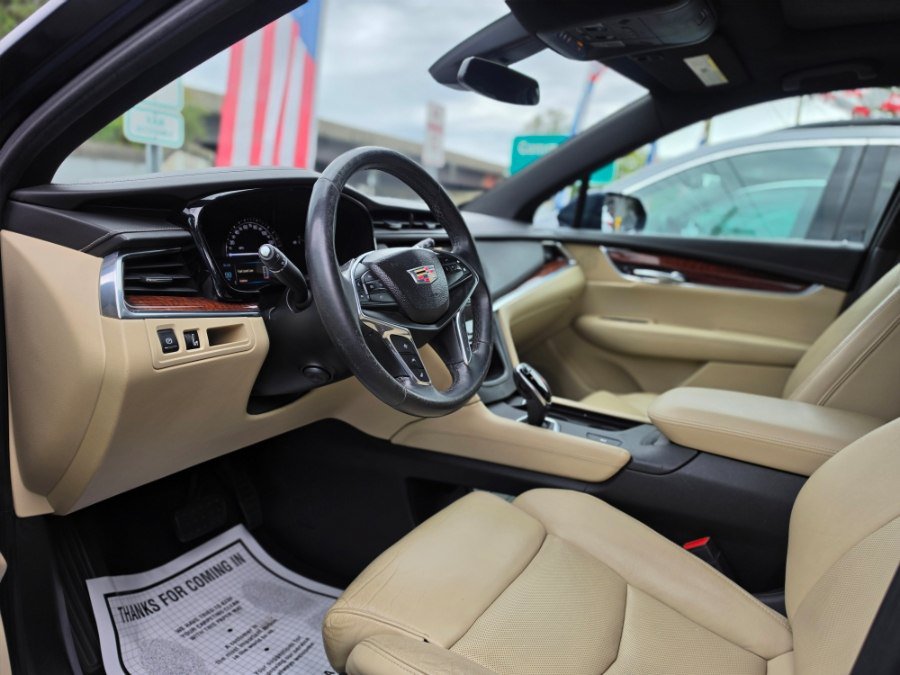Used 2017 Cadillac XT5 Luxury w/ Driver Awareness Package FWD image 14