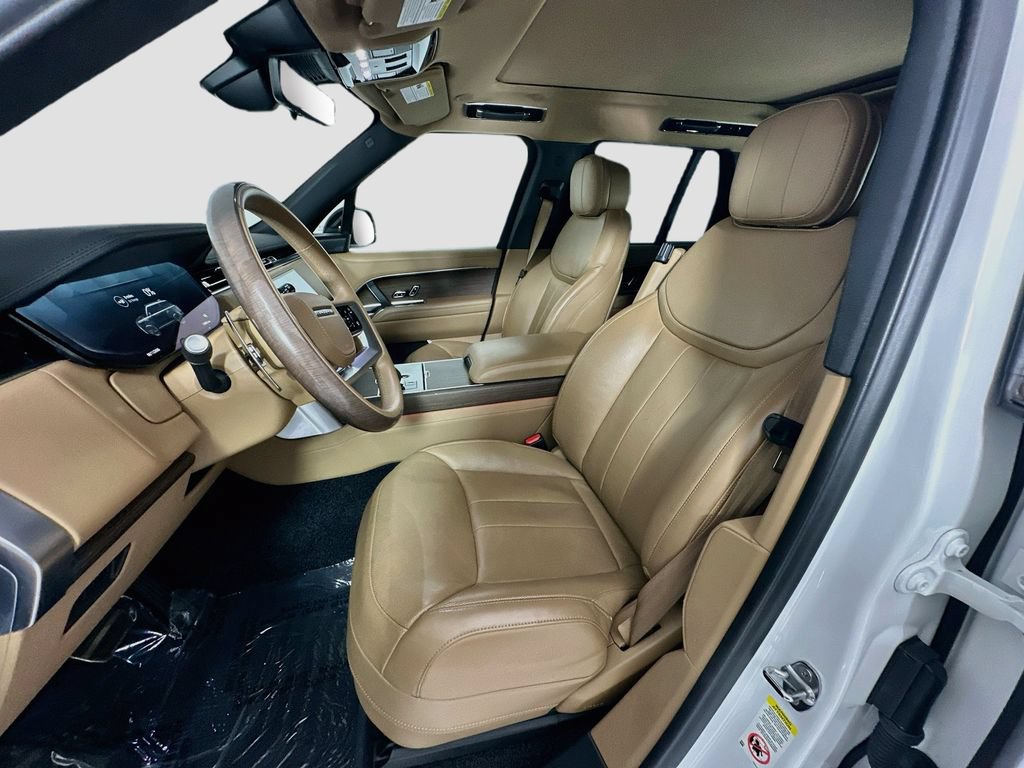 Used 2025 Land Rover Range Rover SE AWD/4WD image 5