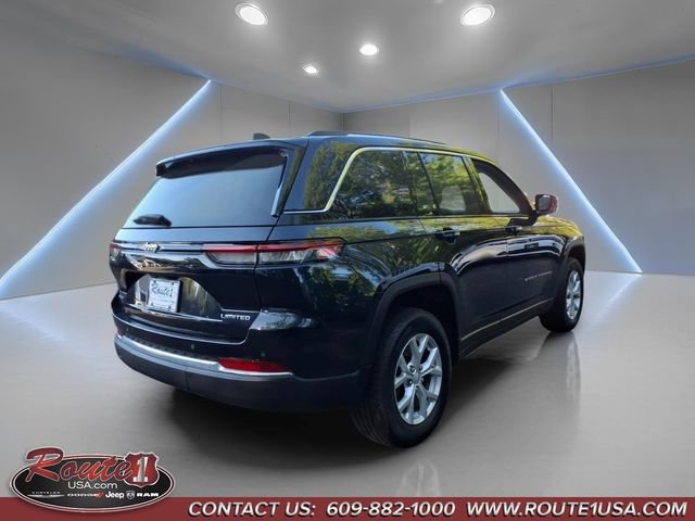 Used 2023 Jeep Grand Cherokee Limited AWD/4WD image 3