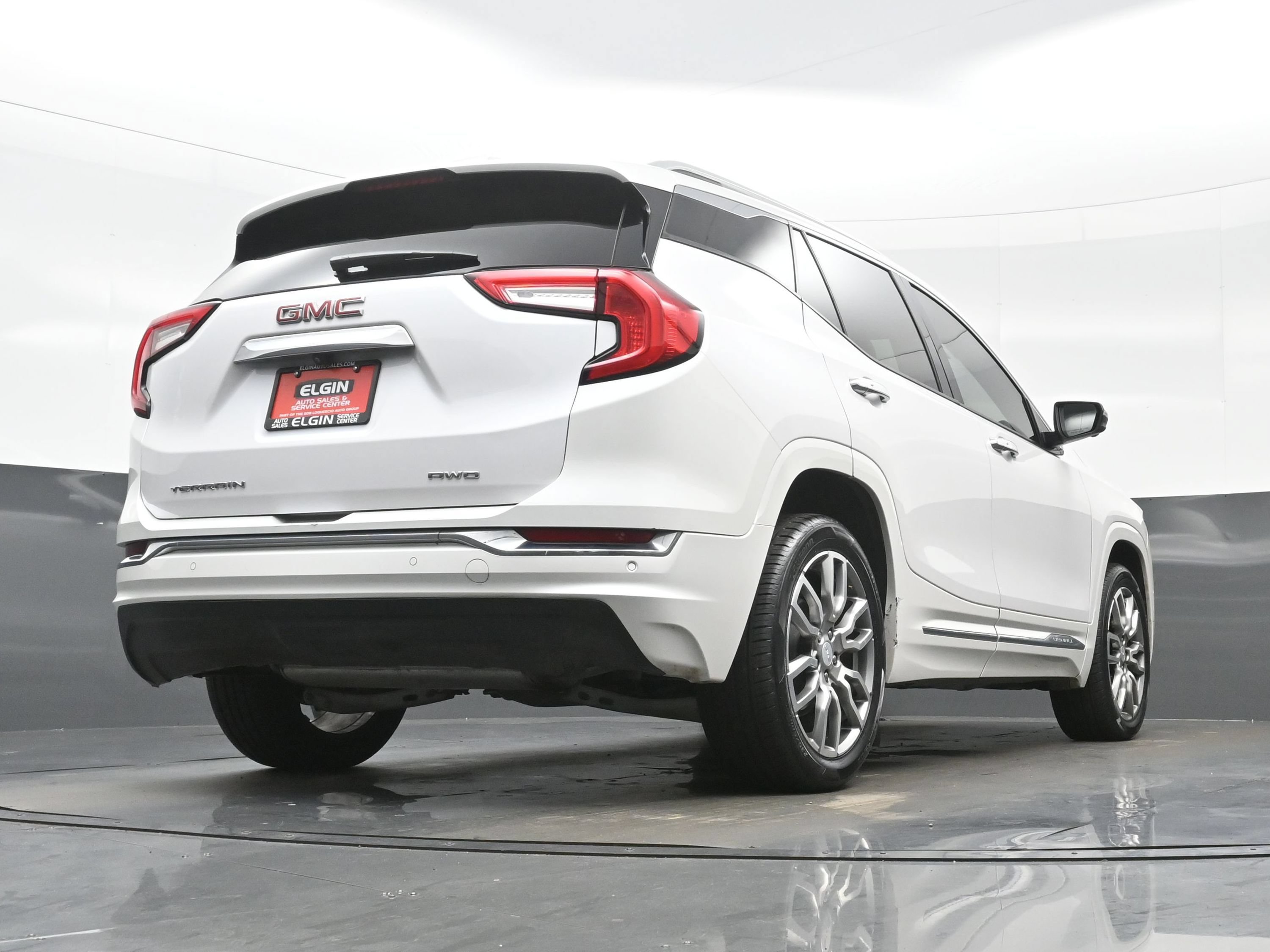 Used 2023 GMC Terrain Denali w/ Denali Premium Package AWD/4WD image 34