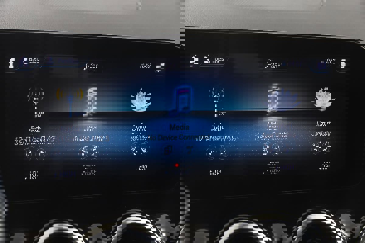 Used 2022 Mercedes-Benz GLA 250 4MATIC image 34