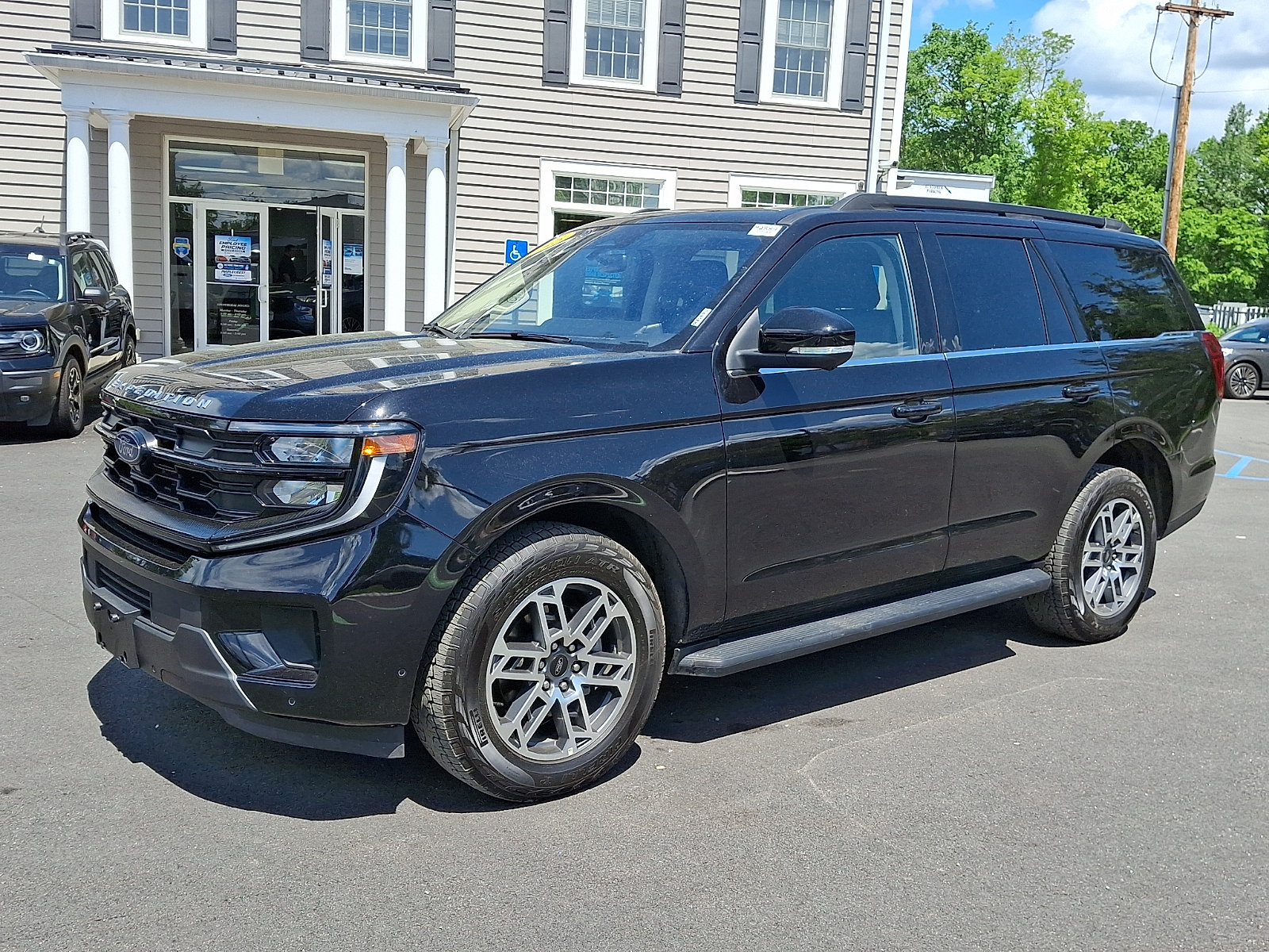 Certified 2025 Ford Expedition Active AWD/4WD image 1