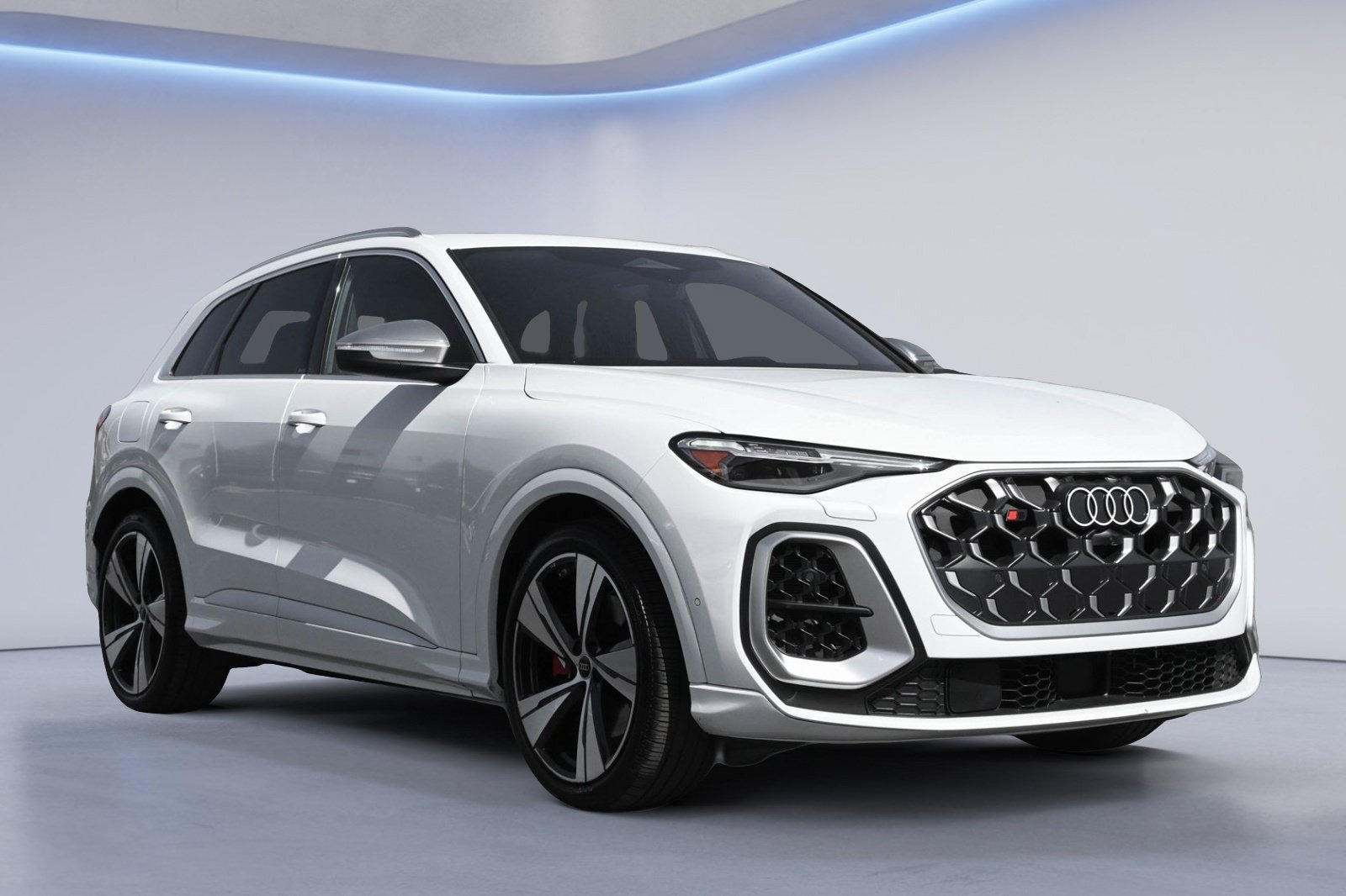 Certified 2025 Audi SQ5 Premium Plus w/ Premium Plus Package AWD/4WD image 2