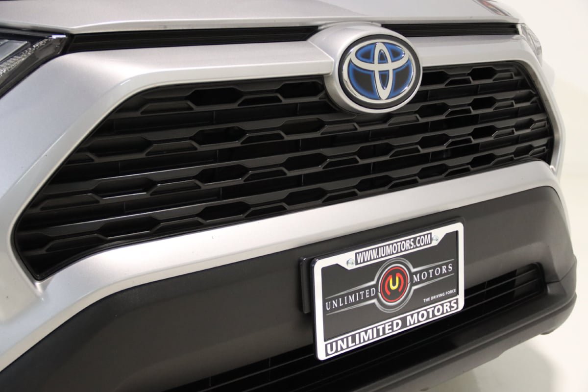 Used 2022 Toyota RAV4 XLE Premium AWD/4WD image 22