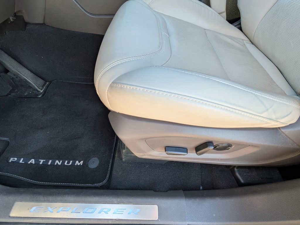 Used 2023 Ford Explorer Platinum w/ Technology Package image 14