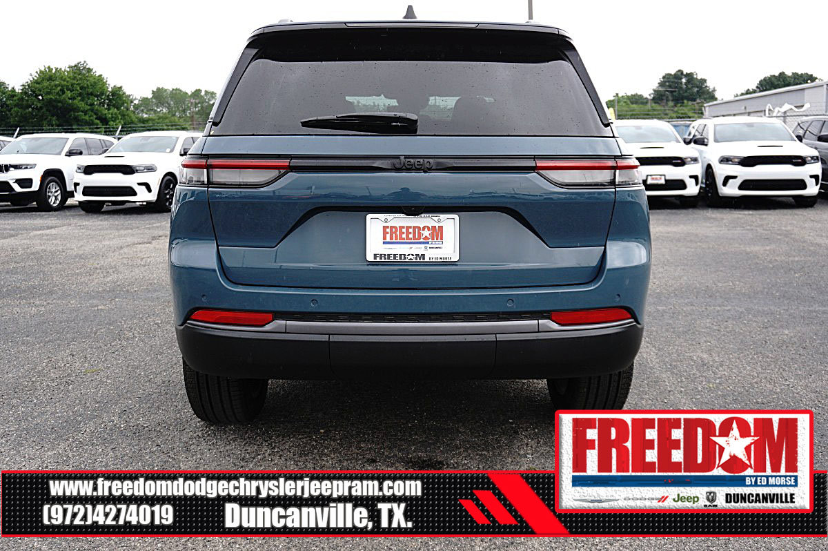 New 2026 Jeep Grand Cherokee Limited w/ Limited Altitude Package RWD image 4