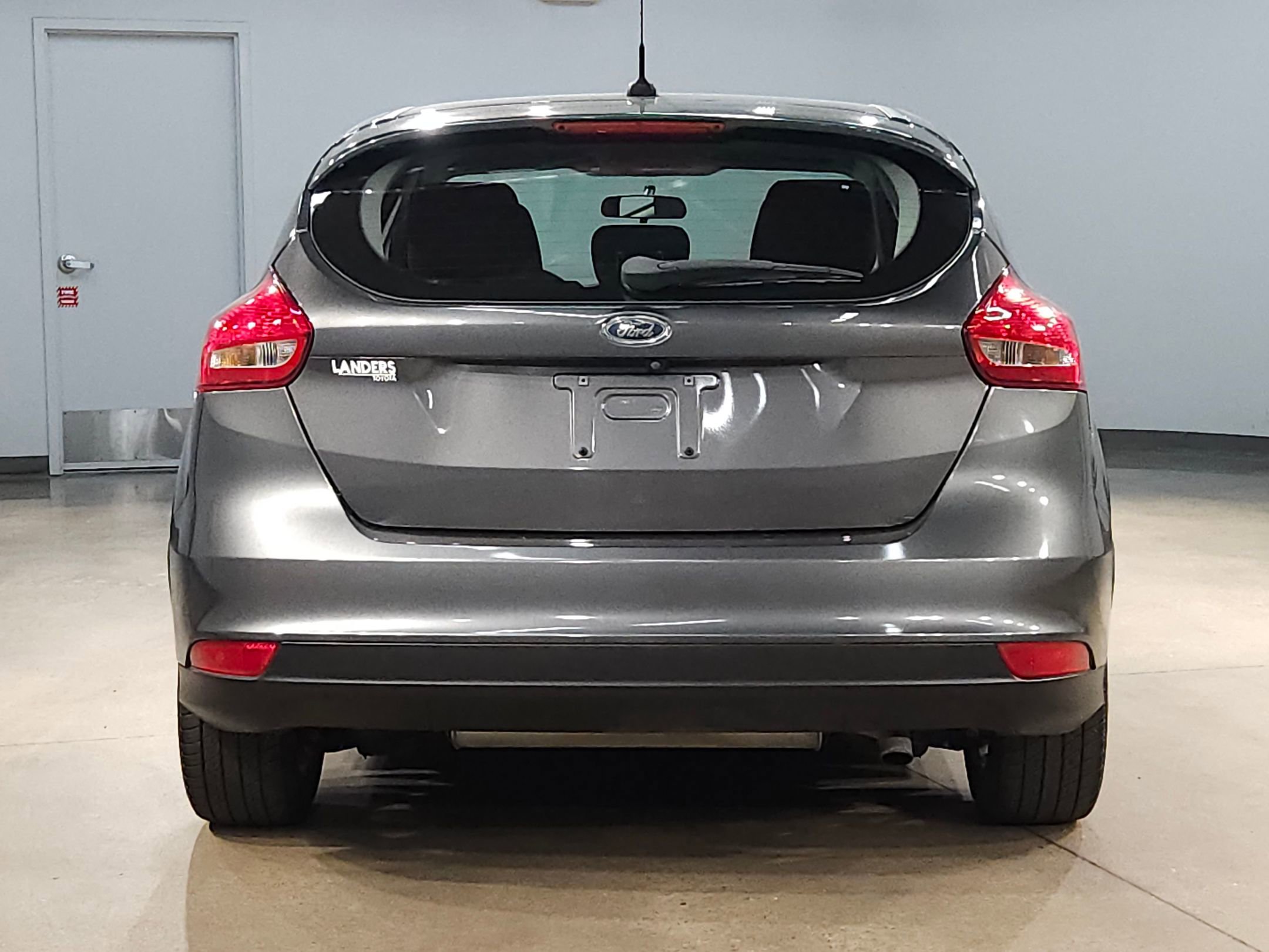 Used 2017 Ford Focus SE FWD image 6