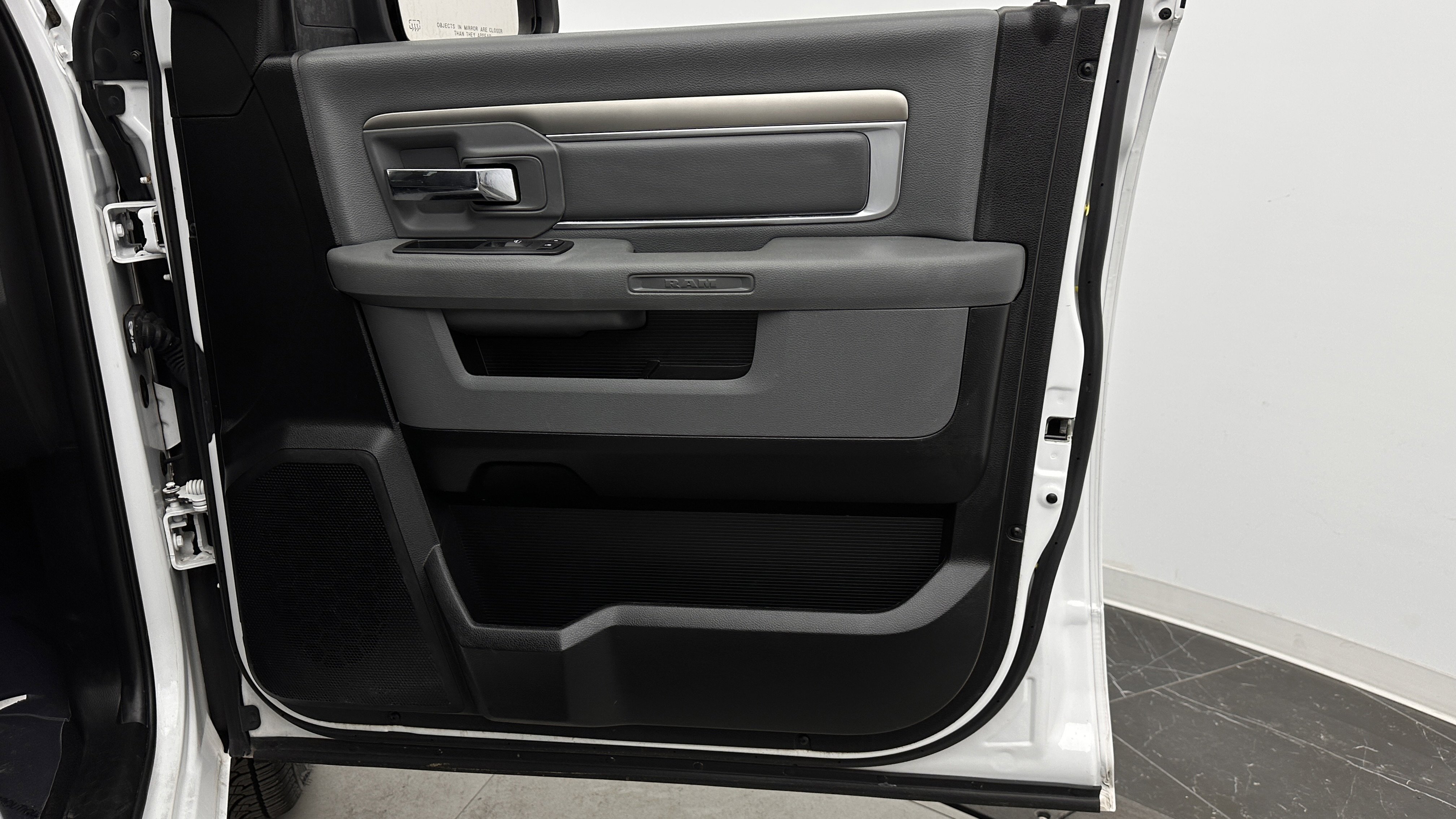 Used 2020 RAM 1500 Classic SLT image 32