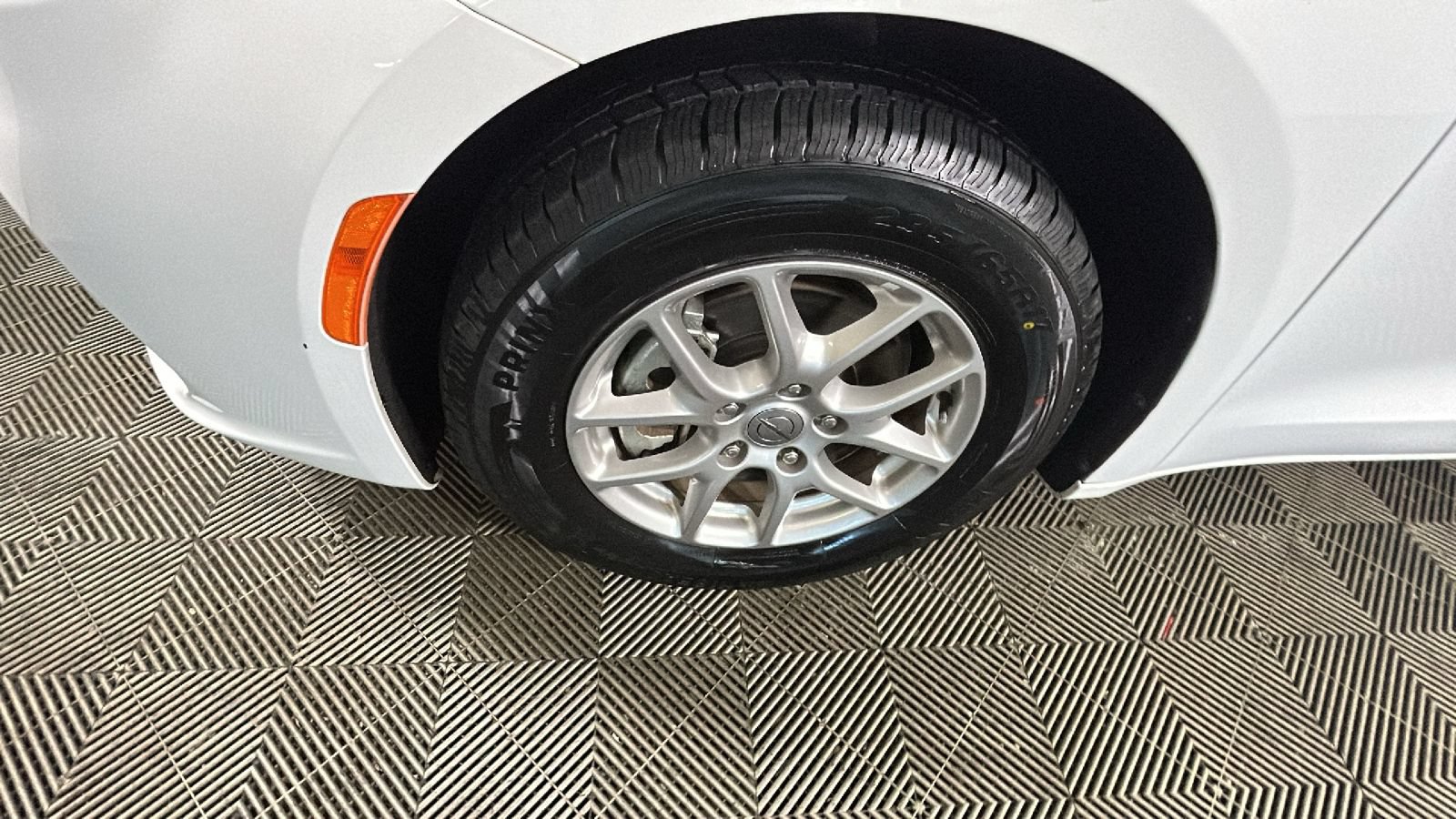 Used 2024 Chrysler Pacifica Touring-L FWD image 10