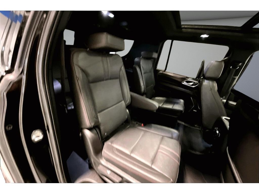 Used 2024 Chevrolet Suburban RST w/ Luxury Package AWD/4WD image 28