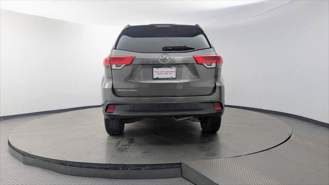 Used 2018 Toyota Highlander LE FWD image 7