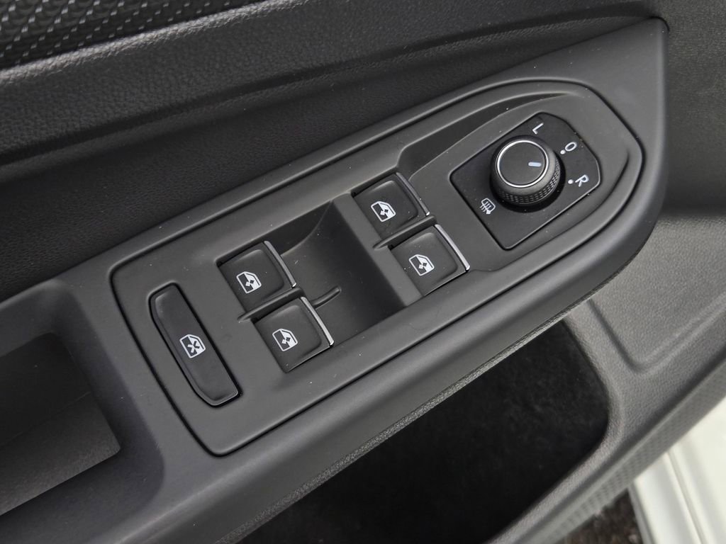 Used 2022 Volkswagen Golf R image 12