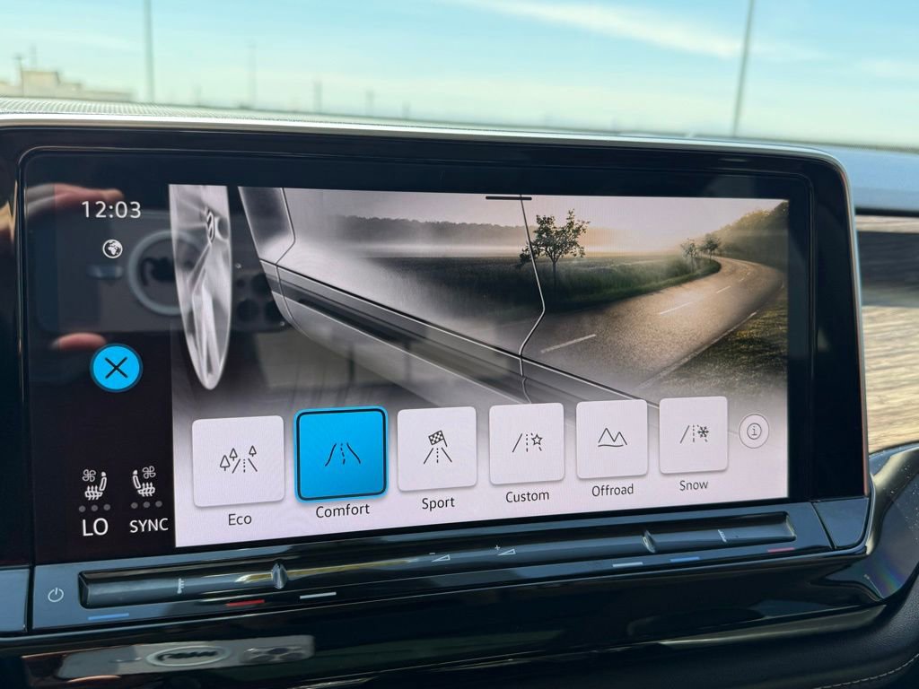 Used 2024 Volkswagen Atlas SEL Premium R-Line image 19