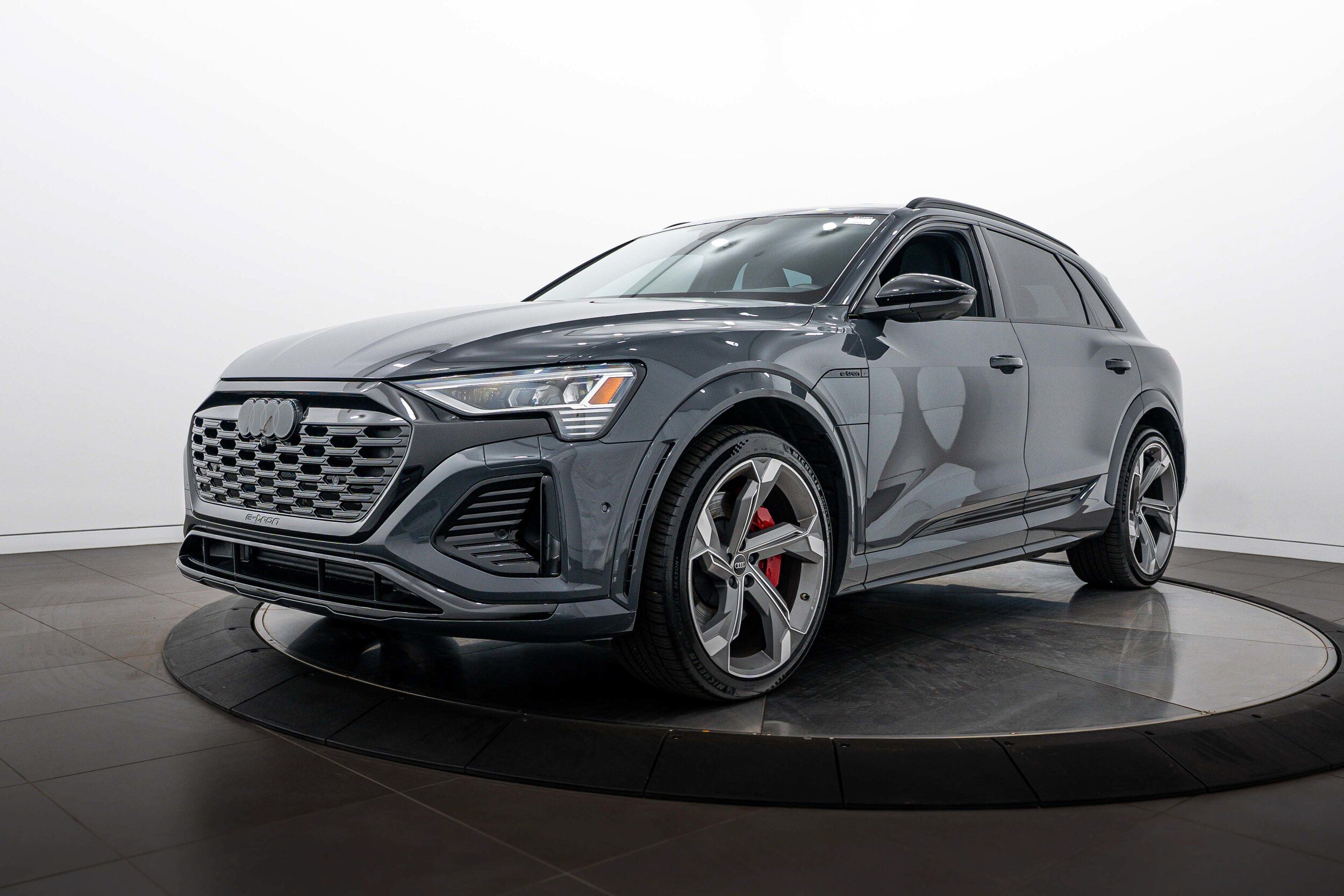Certified 2024 Audi SQ8 e-tron Premium Plus w/ Black Optic Package AWD/4WD image 7