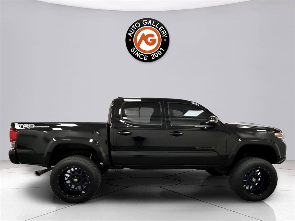 Used 2016 Toyota Tacoma TRD Sport image 8