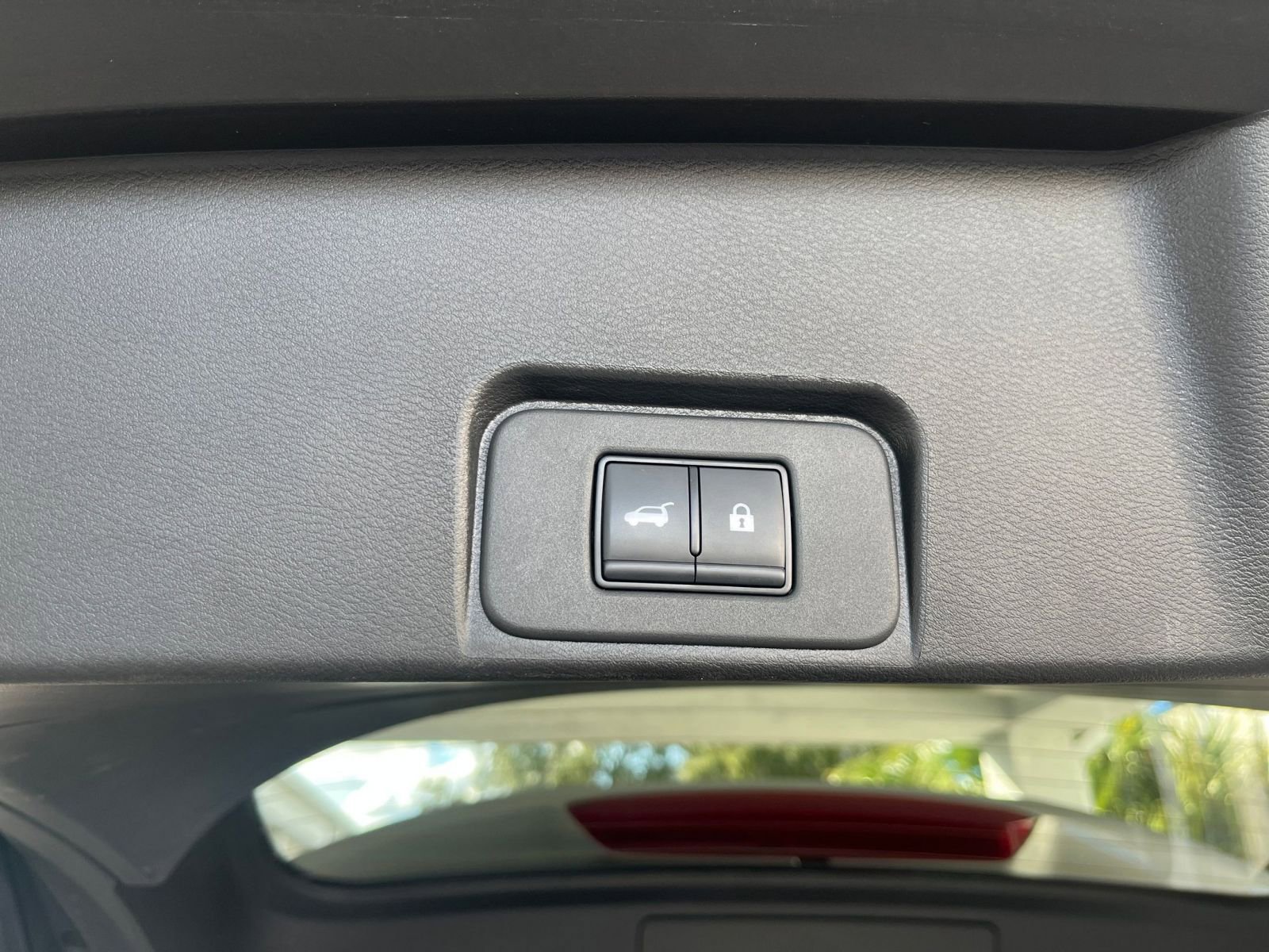 Used 2025 Nissan Rogue SV FWD image 23
