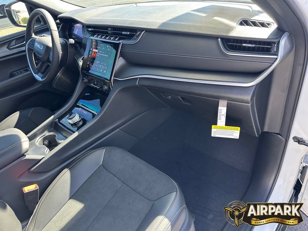New 2025 Jeep Grand Cherokee L Altitude AWD/4WD image 11