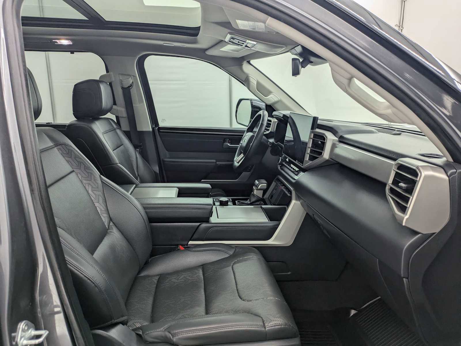 Used 2023 Toyota Sequoia Capstone AWD/4WD image 22