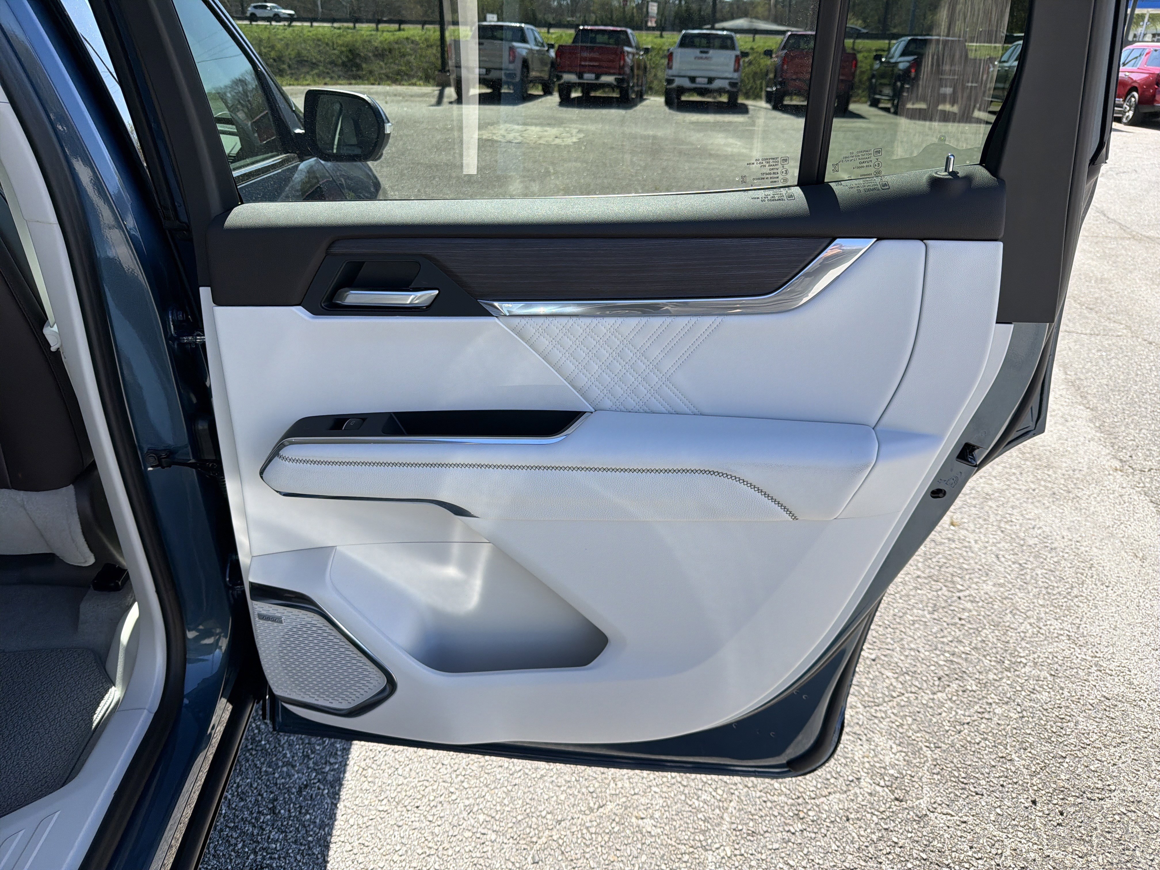 New 2026 GMC Acadia Denali w/ Super Cruise Package image 21