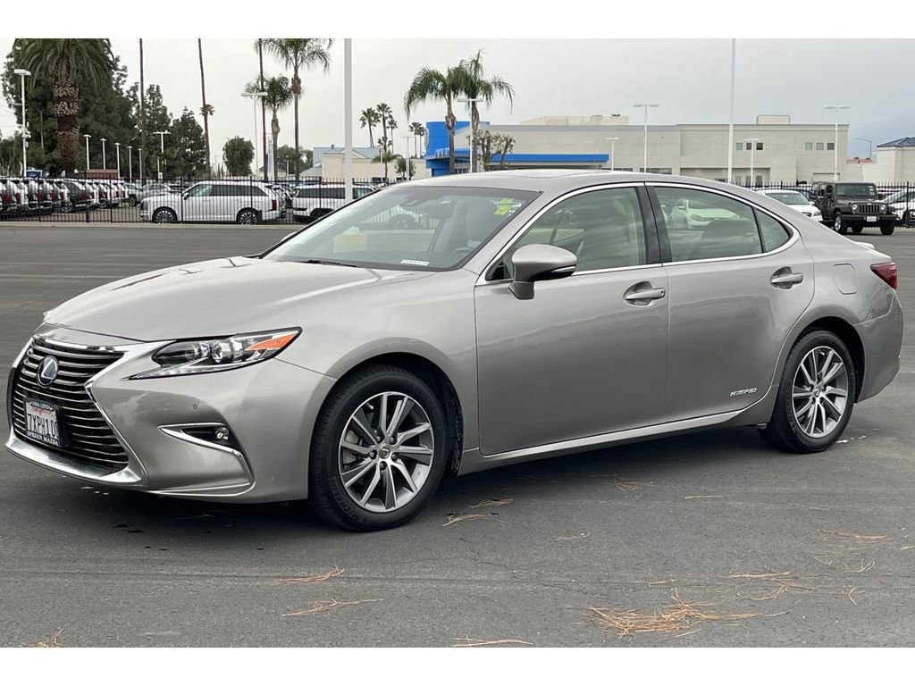 Used 2017 Lexus ES 300h image 2