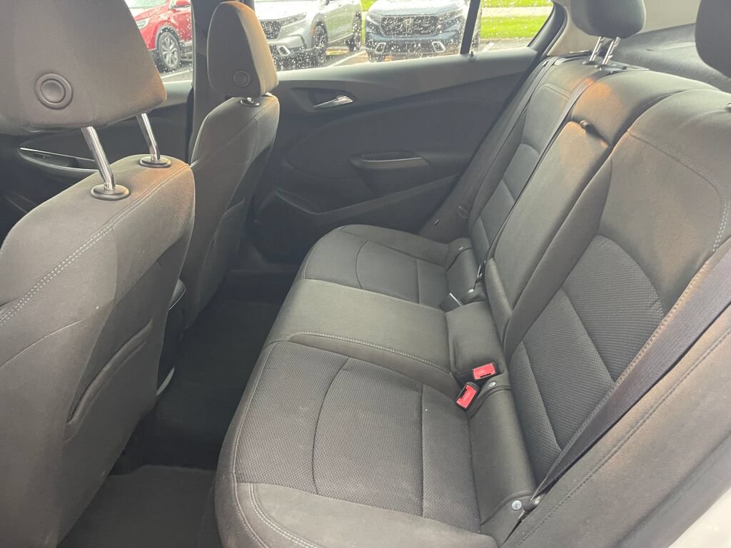 Used 2016 Chevrolet Cruze LT FWD image 18