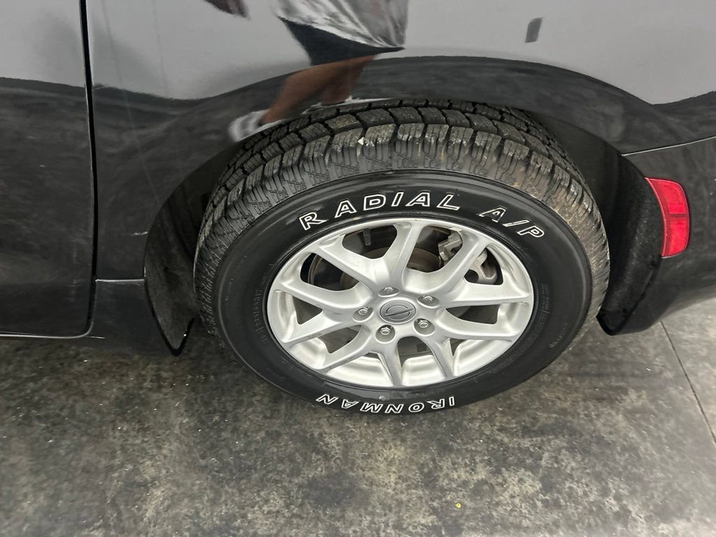 Used 2024 Chrysler Pacifica Touring-L FWD image 7