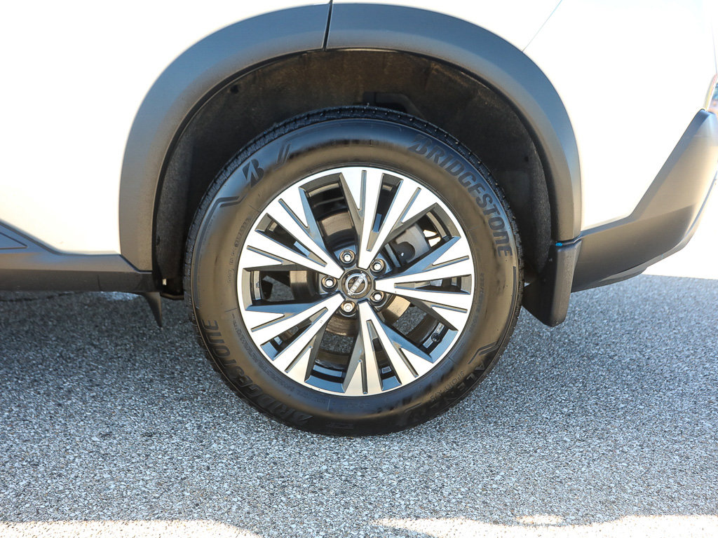 Used 2023 Nissan Rogue SV image 4