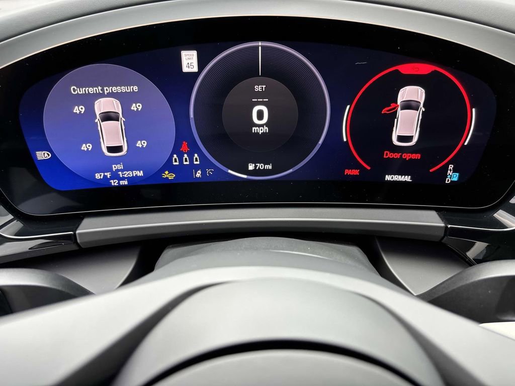 Used 2025 Porsche Macan 4 Electric image 31