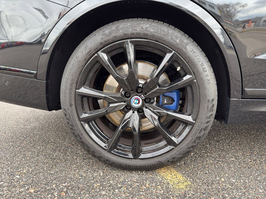Used 2023 BMW X7 M60i image 9