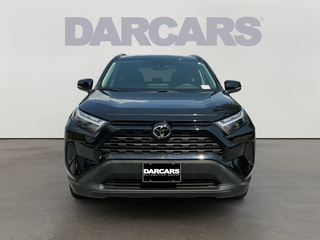 Used 2025 Toyota RAV4 XLE AWD/4WD image 2