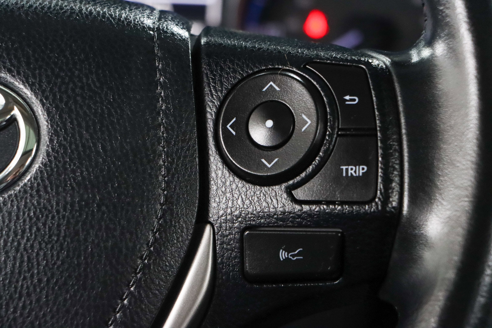 Used 2018 Toyota RAV4 Limited FWD image 14