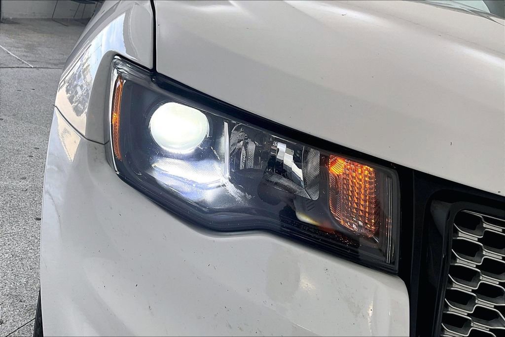 Used 2019 Jeep Grand Cherokee Altitude image 35