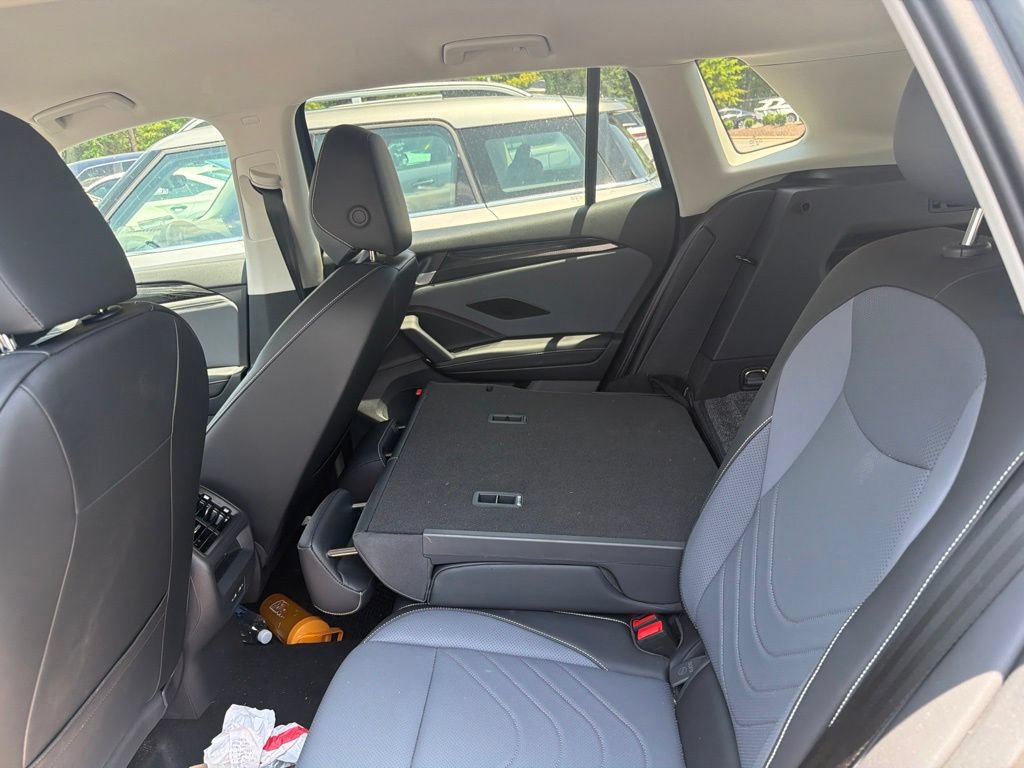 Used 2025 Volkswagen Tiguan SE FWD image 10