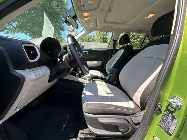 Used 2024 Hyundai Venue SEL FWD image 22