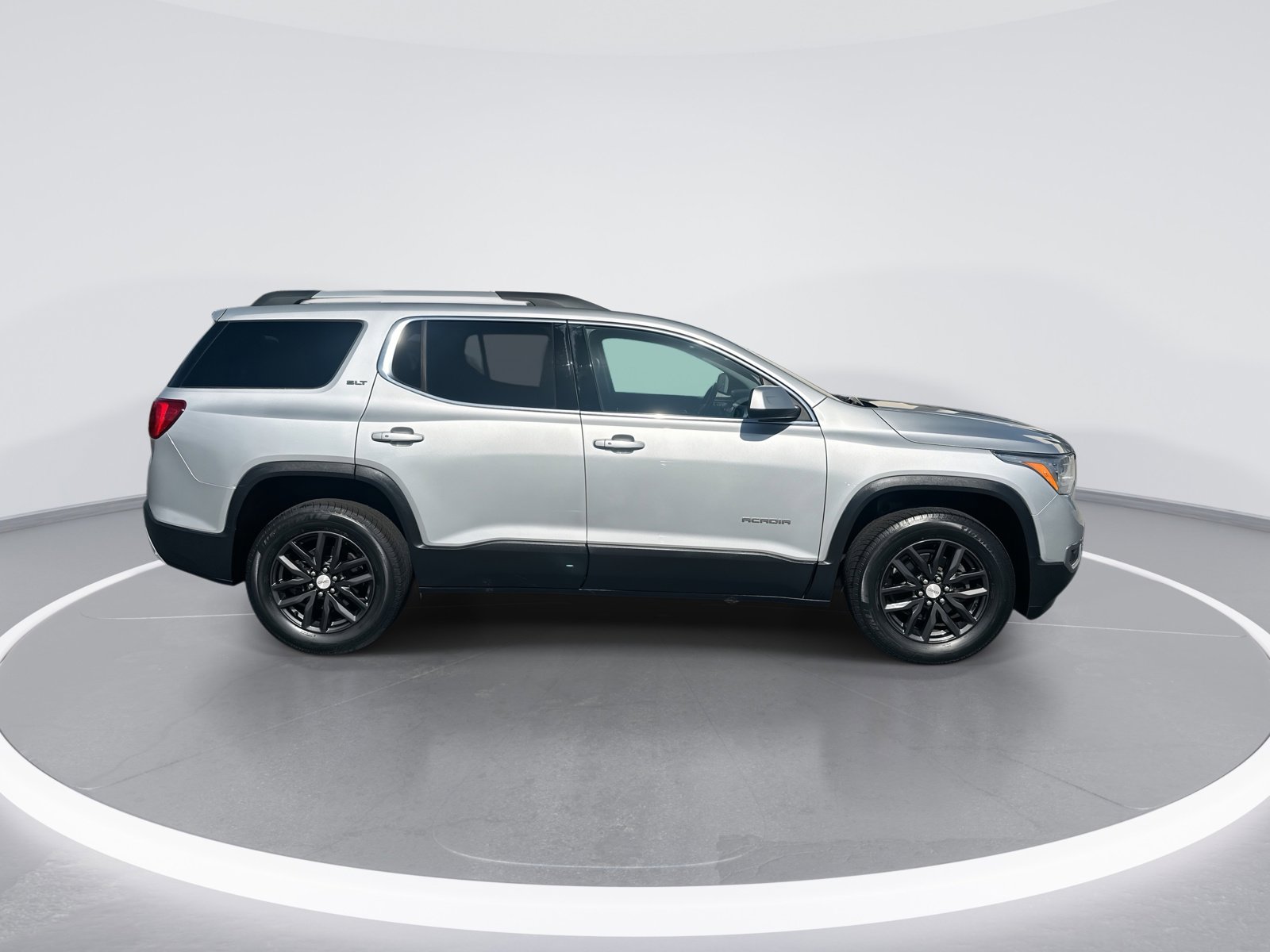 Used 2018 GMC Acadia SLT FWD image 10
