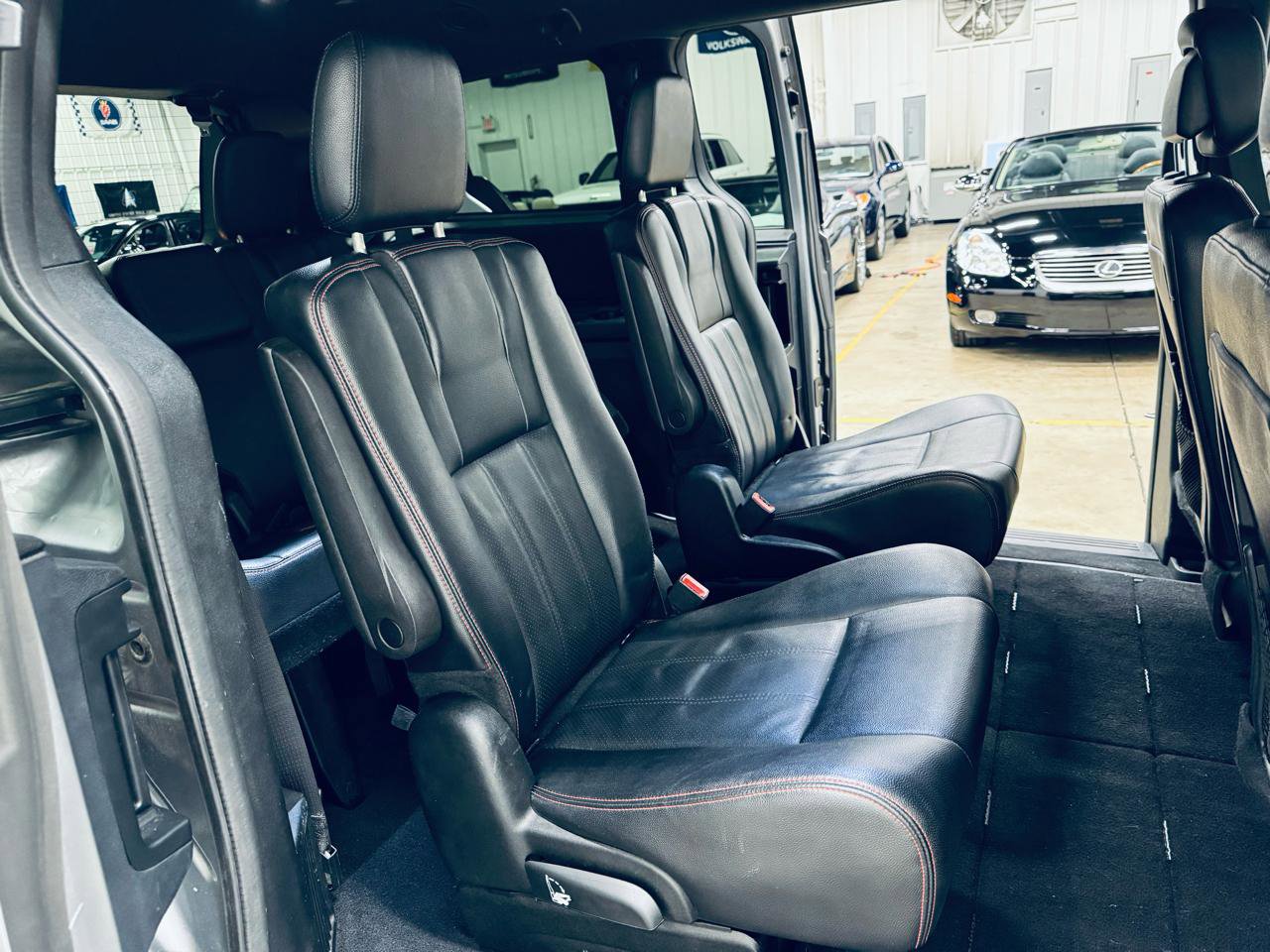 Used 2018 Dodge Grand Caravan GT image 35