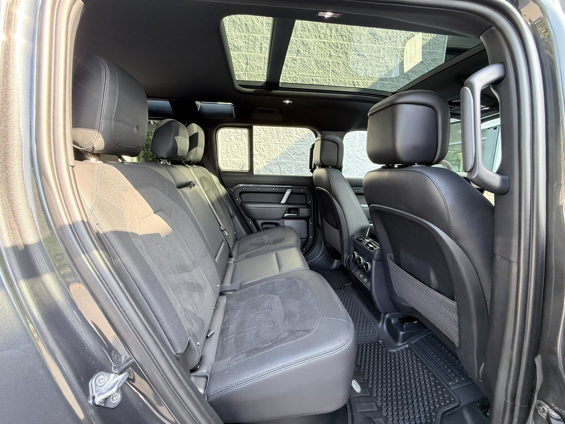Used 2023 Land Rover Defender 110 AWD/4WD image 46