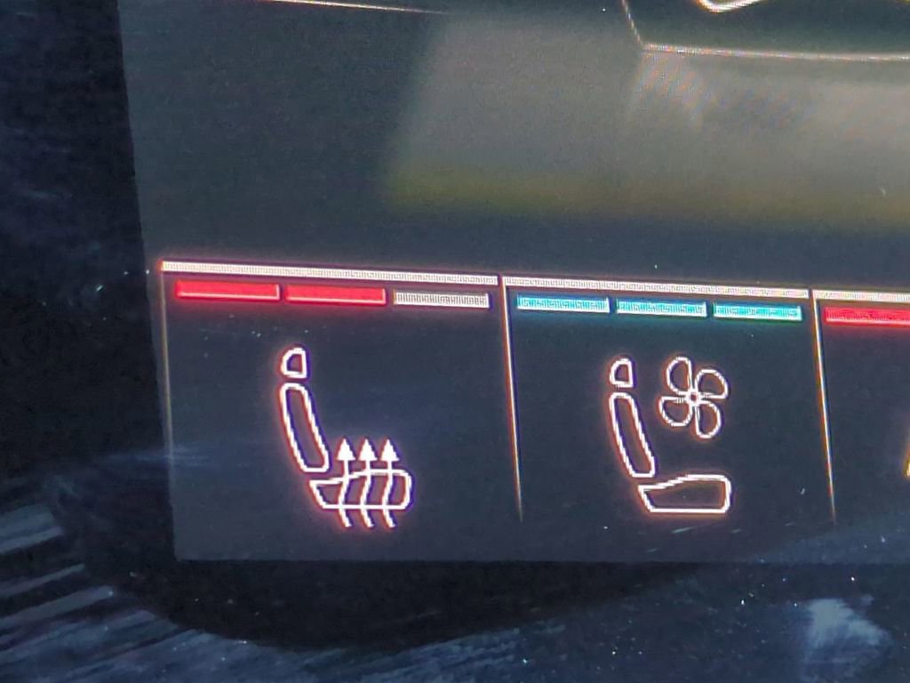 Used 2021 Audi Q8 Prestige w/ Prestige Package image 23