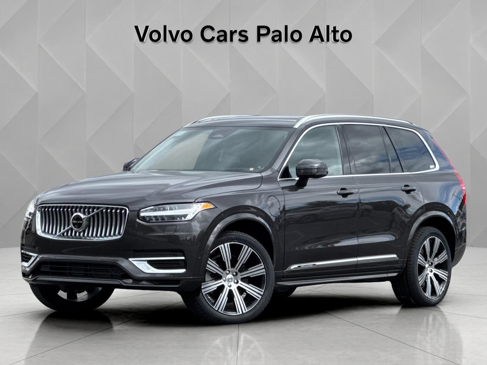 Certified 2024 Volvo XC90 T8 Ultimate AWD/4WD image 2