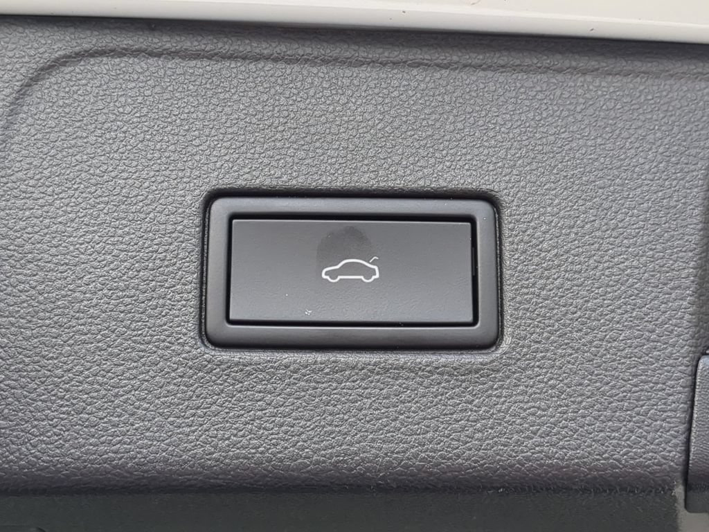 Certified 2023 Volkswagen Atlas SE FWD image 11
