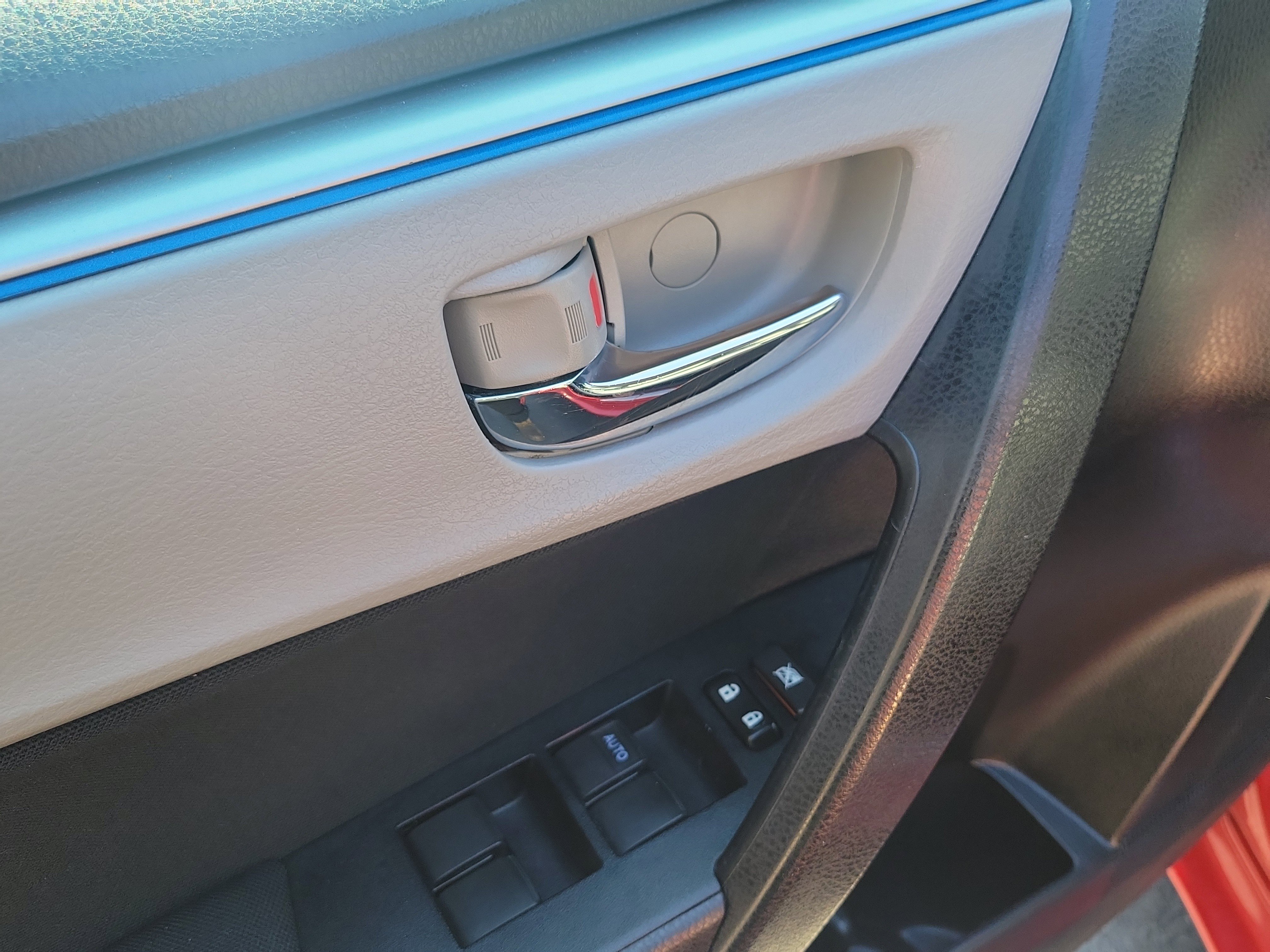 Used 2015 Toyota Corolla LE image 21