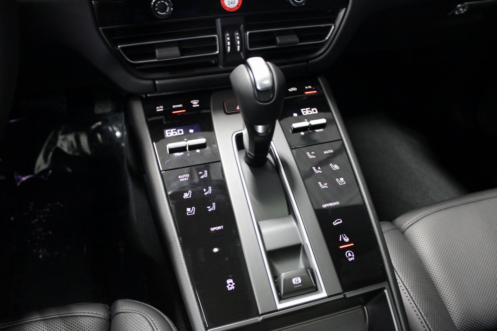 New 2026 Porsche Macan image 32