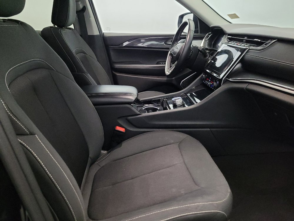 Used 2022 Jeep Grand Cherokee L Laredo w/ Luxury Tech Group I AWD/4WD image 21