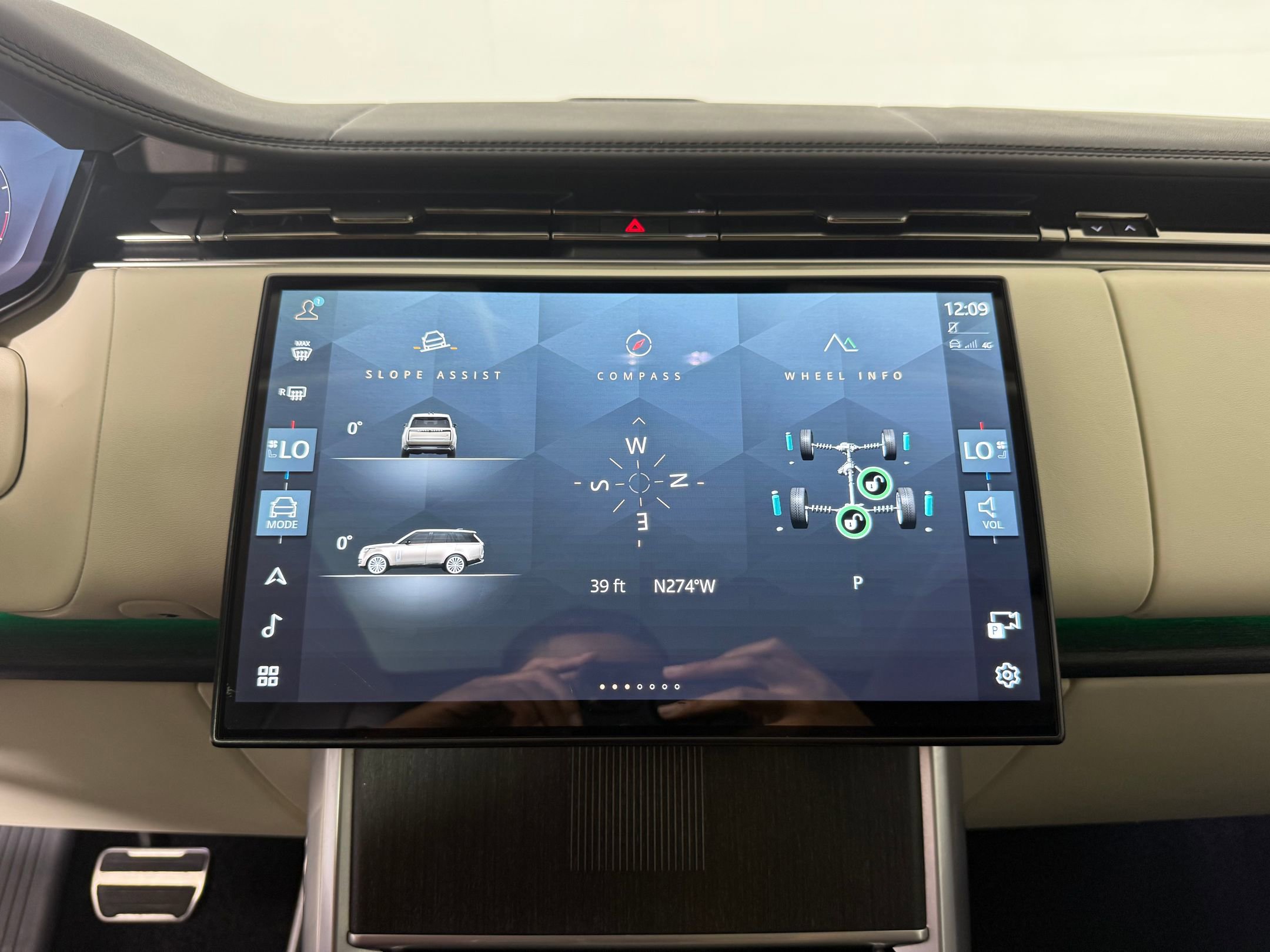 Used 2024 Land Rover Range Rover Autobiography AWD/4WD image 23