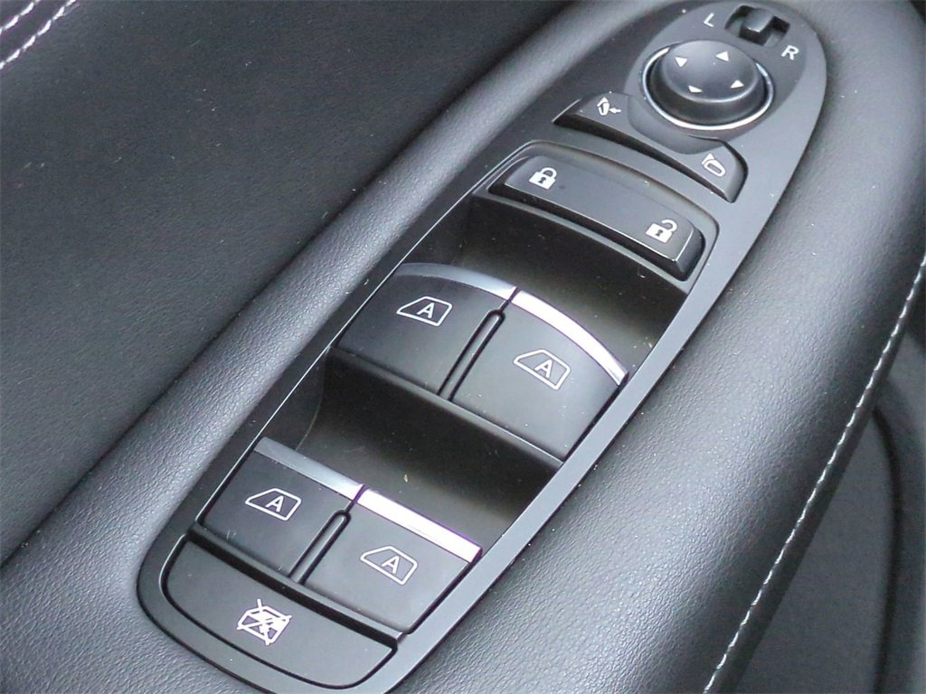 Used 2023 INFINITI QX55 Essential w/ Accent Package image 24