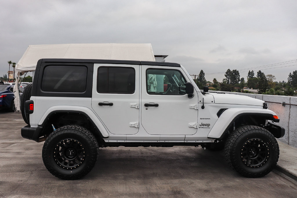 Used 2023 Jeep Wrangler Unlimited Sahara AWD/4WD image 13